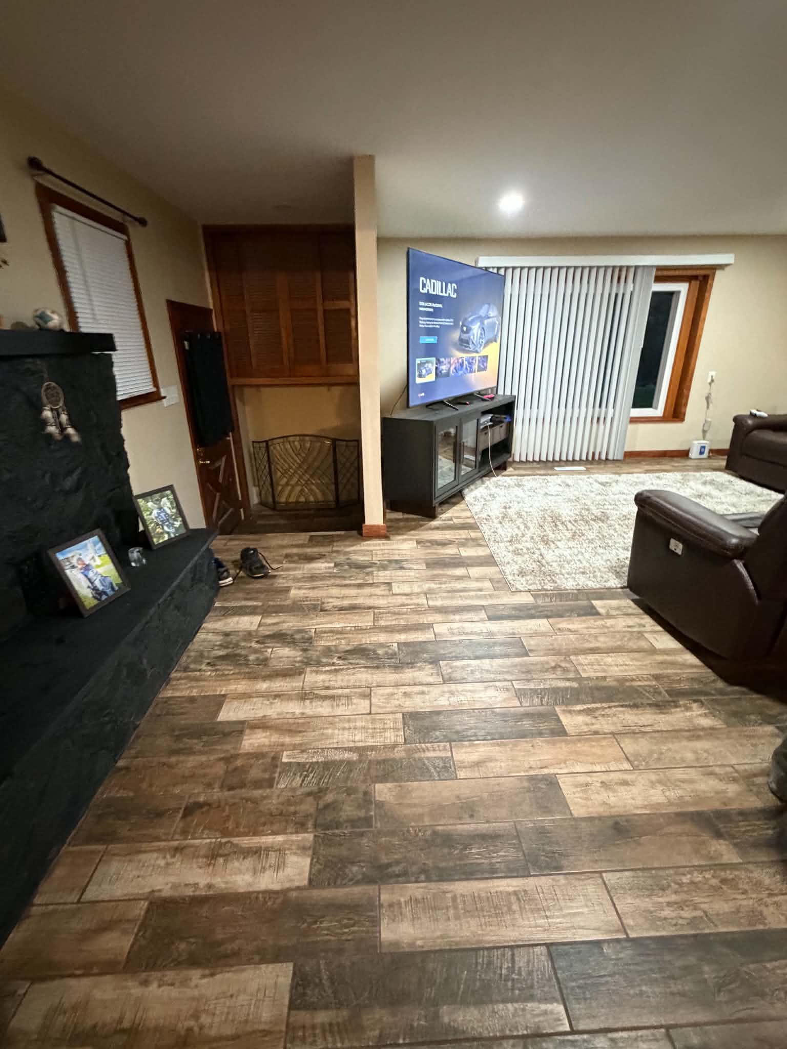 Finished remodeled living room with new flooring